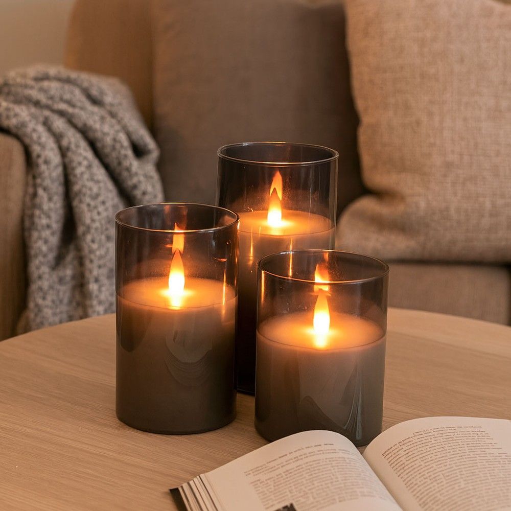 LED-blockljus i set i rökfärgat glas Ø7,5 cm, 3 st, flammeffekt - inkl. fjärrkontroll och timer, 10/12,5/15 cm höga, äkta stearin