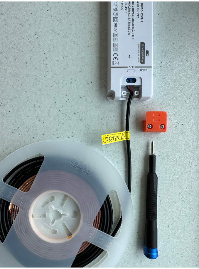 Montering av aluminiumprofil mellan ribbor
